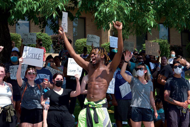 Peaceful protest fills Huntsville square